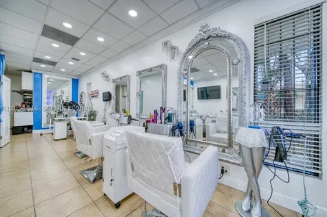 Full Service Beauty Salon Prime Location Close To Sunset Place South Miami FL 33143