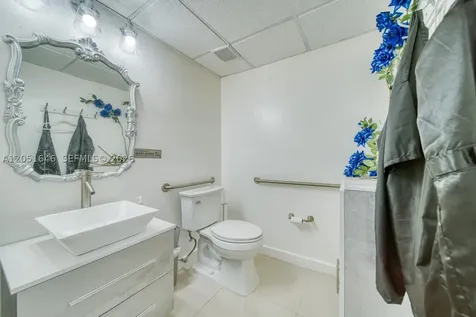 Full Service Beauty Salon Prime Location Close To Sunset Place South Miami FL 33143