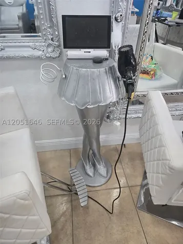 Full Service Beauty Salon Prime Location Close To Sunset Place South Miami FL 33143