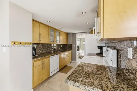 2000 Towerside Terrace Miami FL 33138