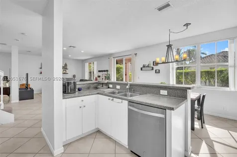 1058 Tupelo Way Weston FL 33327