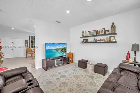 1058 Tupelo Way Weston FL 33327