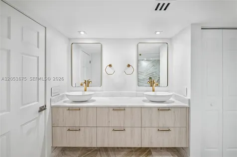 2000 Towerside Terrace Miami FL 33138