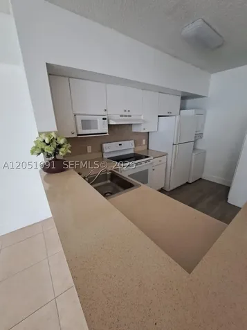 5085 NW 7th Street Miami FL 33126