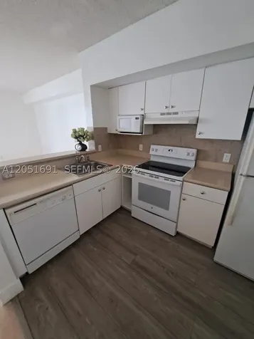5085 NW 7th Street Miami FL 33126