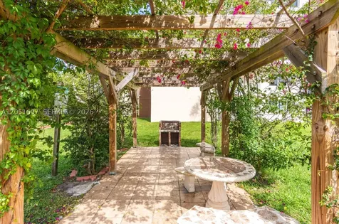 6950 Miami Gardens Drive Hialeah FL 33015