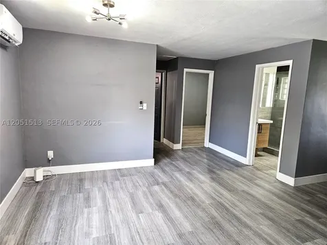 5627 SW 26th Street West Park FL 33023