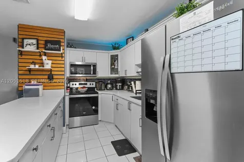 2884 W 75th Street Hialeah FL 33018
