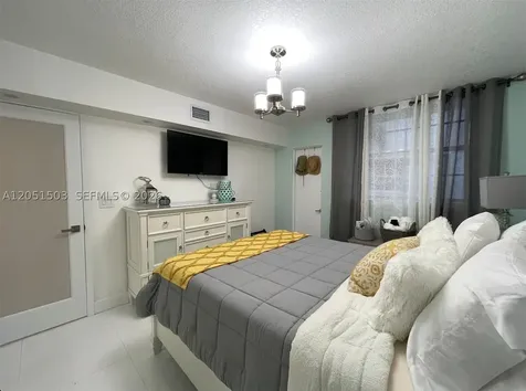 335 Collins Avenue Miami Beach FL 33139