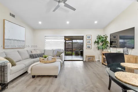 1581 NW 98th Way Pembroke Pines FL 33024