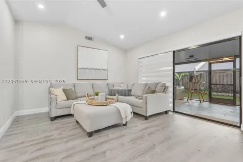 1581 NW 98th Way Pembroke Pines FL 33024
