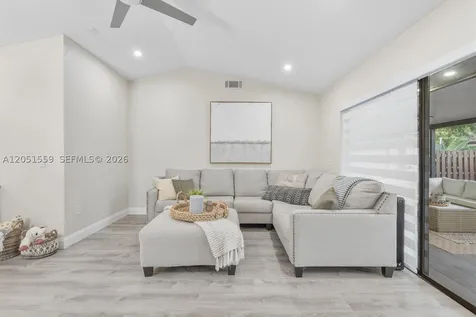 1581 NW 98th Way Pembroke Pines FL 33024
