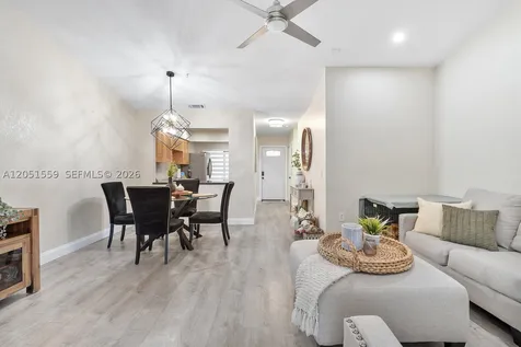 1581 NW 98th Way Pembroke Pines FL 33024