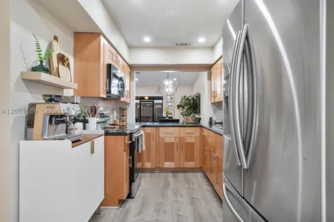 1581 NW 98th Way Pembroke Pines FL 33024