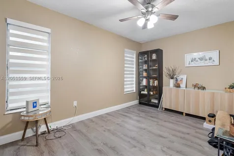 1581 NW 98th Way Pembroke Pines FL 33024