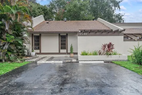 1581 NW 98th Way Pembroke Pines FL 33024