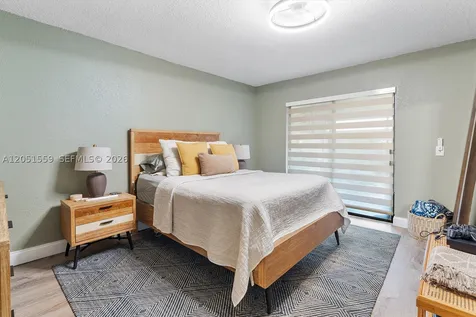 1581 NW 98th Way Pembroke Pines FL 33024