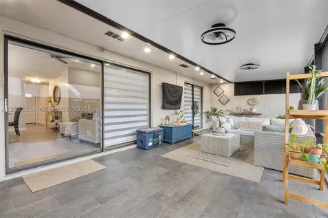 1581 NW 98th Way Pembroke Pines FL 33024