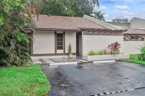 1581 NW 98th Way Pembroke Pines FL 33024