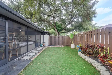 1581 NW 98th Way Pembroke Pines FL 33024