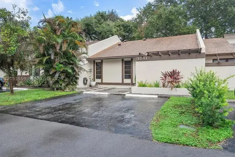1581 NW 98th Way Pembroke Pines FL 33024