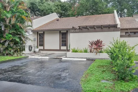 1581 NW 98th Way Pembroke Pines FL 33024