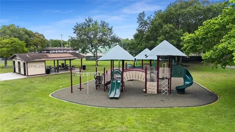 5741 W Waterford Drive Davie FL 33331
