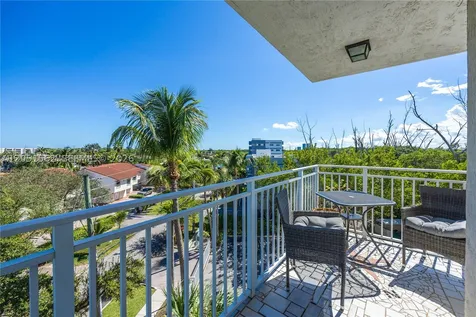 16590 NE 26th Avenue North Miami Beach FL 33160