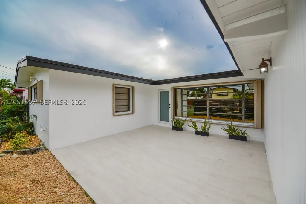 2443 Tortugas Lane Fort Lauderdale FL 33312