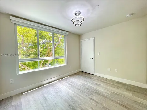 2535 NE 193rd Street Miami FL 33180
