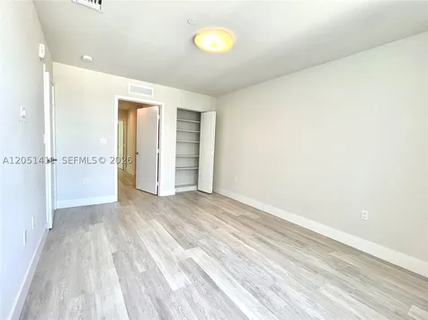 2535 NE 193rd Street Miami FL 33180