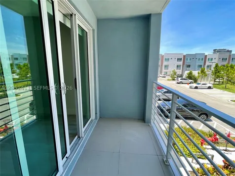 2535 NE 193rd Street Miami FL 33180