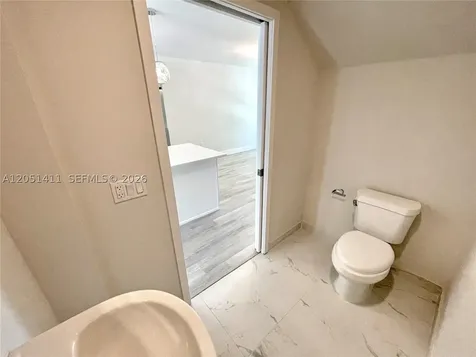 2535 NE 193rd Street Miami FL 33180