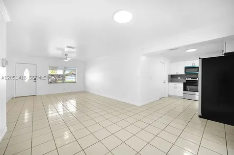 304 SW 77th Avenue North Lauderdale FL 33068