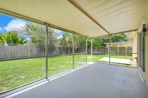 304 SW 77th Avenue North Lauderdale FL 33068