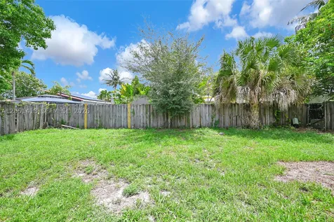 304 SW 77th Avenue North Lauderdale FL 33068