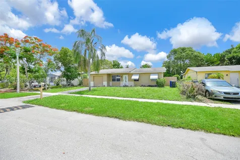 304 SW 77th Avenue North Lauderdale FL 33068