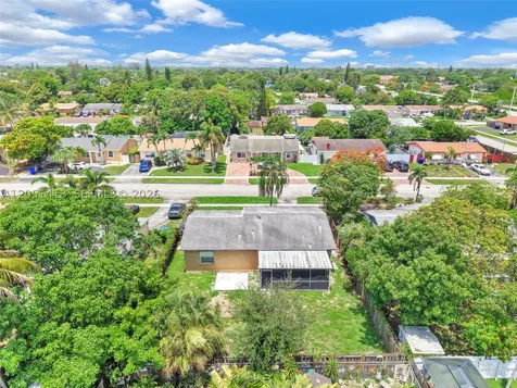 304 SW 77th Avenue North Lauderdale FL 33068