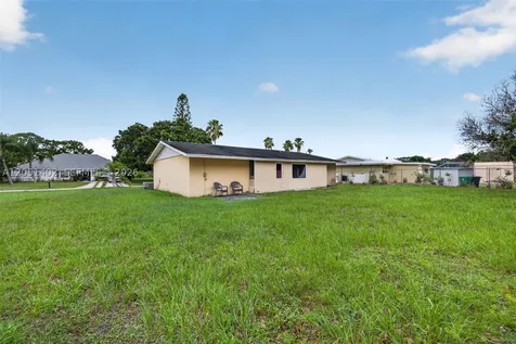 369 NE Camelot Drive Port St. Lucie FL 34983