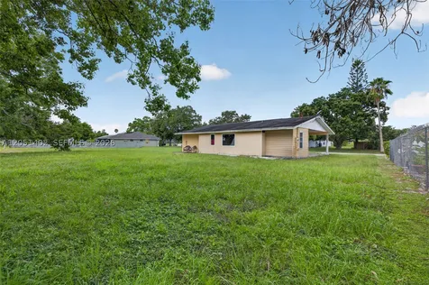 369 NE Camelot Drive Port St. Lucie FL 34983