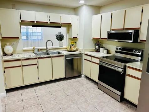 6524 NW 188th Lane Hialeah FL 33015