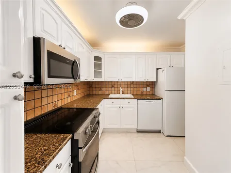 2201 S Ocean Drive Hollywood FL 33019