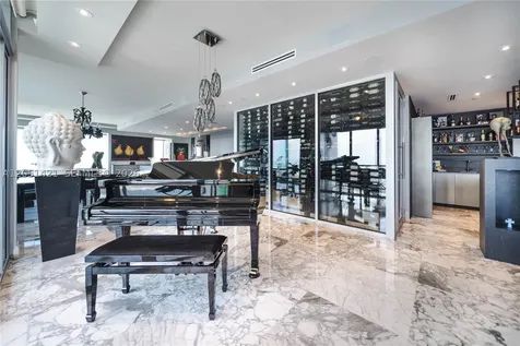 1425 Brickell Avenue Miami FL 33131