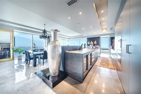 1425 Brickell Avenue Miami FL 33131