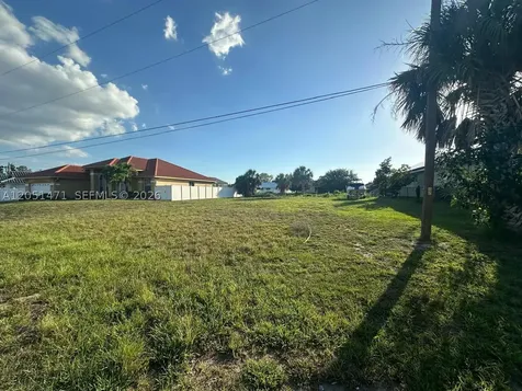 930 SW 8th Place Cape Coral FL 33991