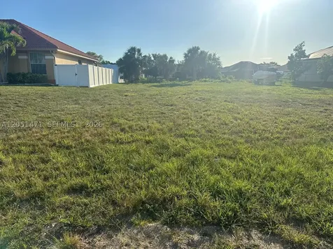 930 SW 8th Place Cape Coral FL 33991