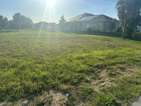 930 SW 8th Place Cape Coral FL 33991
