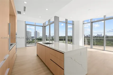 2411 Laguna Creek Miami FL 33181