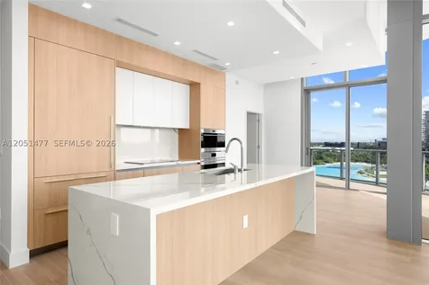 2411 Laguna Creek Miami FL 33181