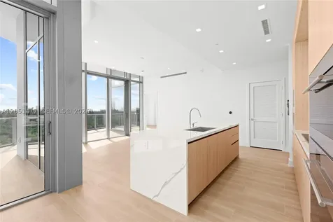 2411 Laguna Creek Miami FL 33181
